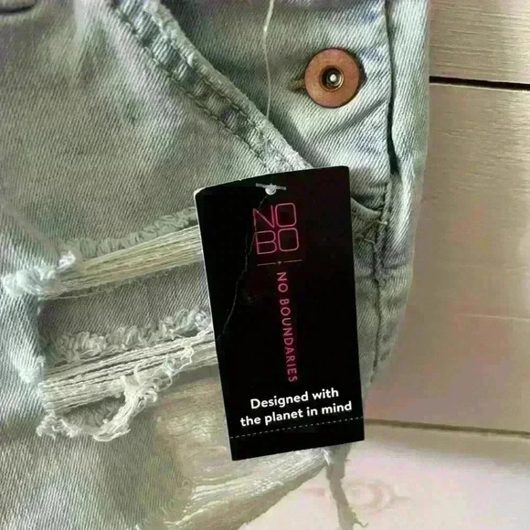 No Boundaries overall denim shorts, distressed, NWT size small. - Picture 2 of 4